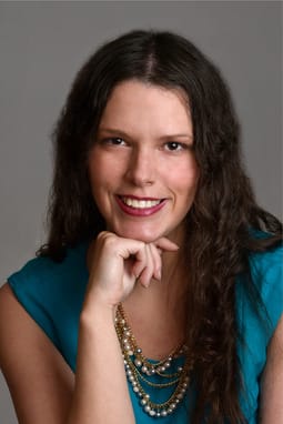 Amber Daulton headshot